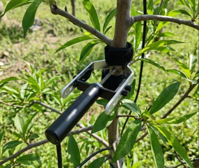 SDS-25D传感器按压式安装示意